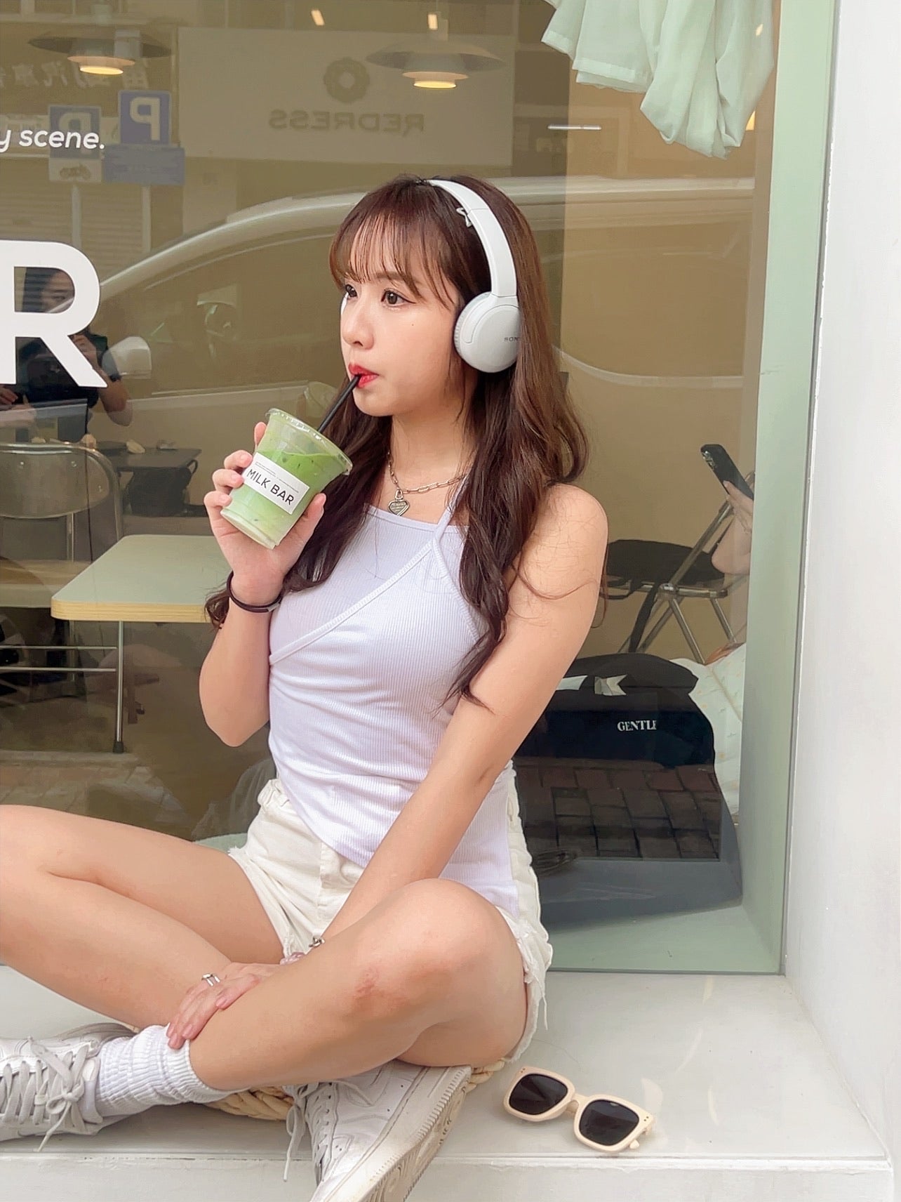 J297 GIRL CUTTING SHORT PANTS