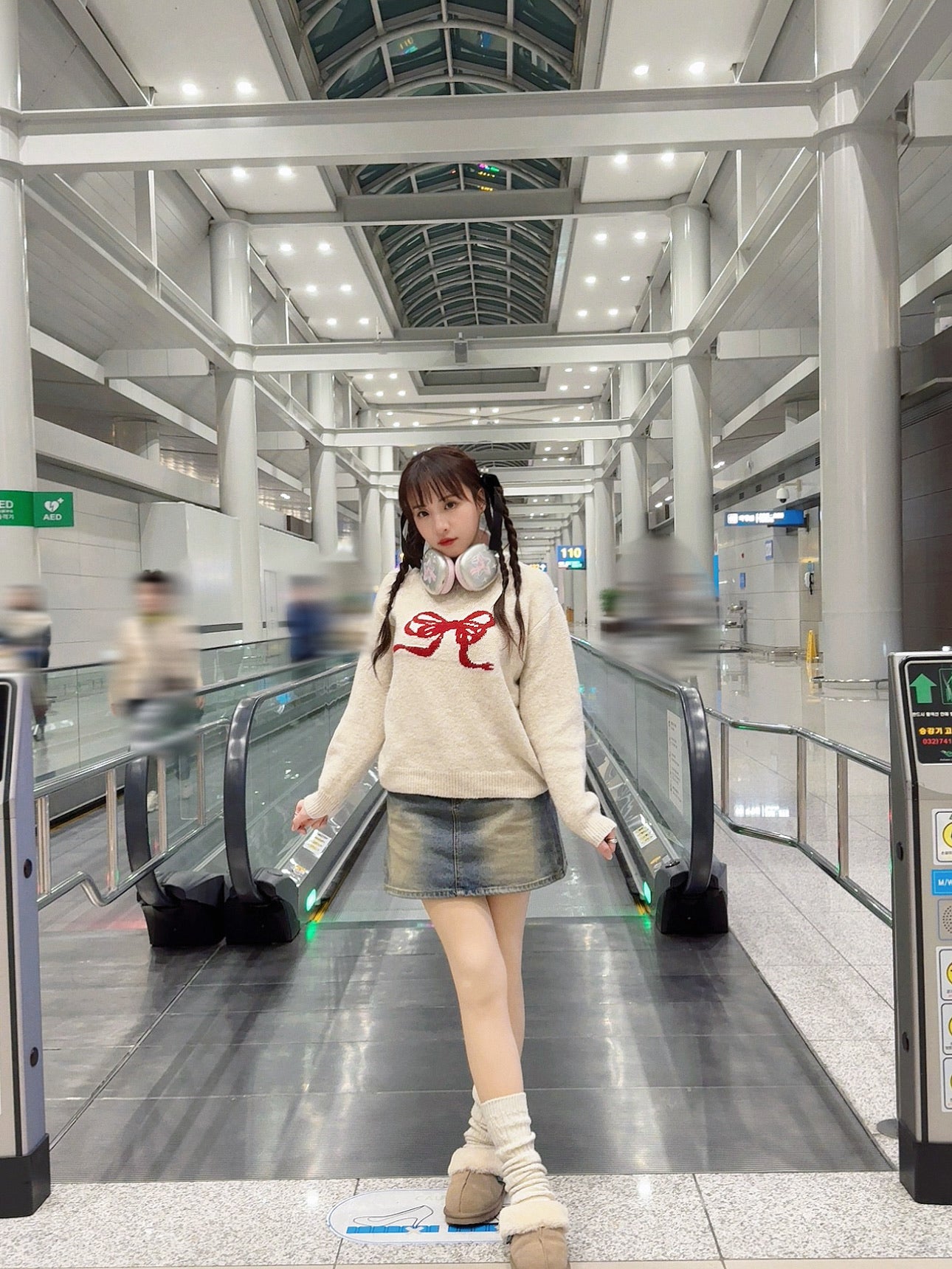 T969 RED RIBBON SWEATER