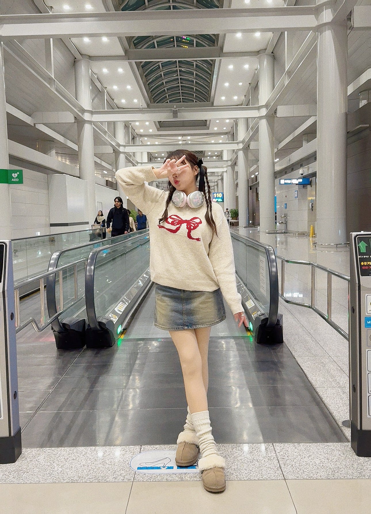 T969 RED RIBBON SWEATER