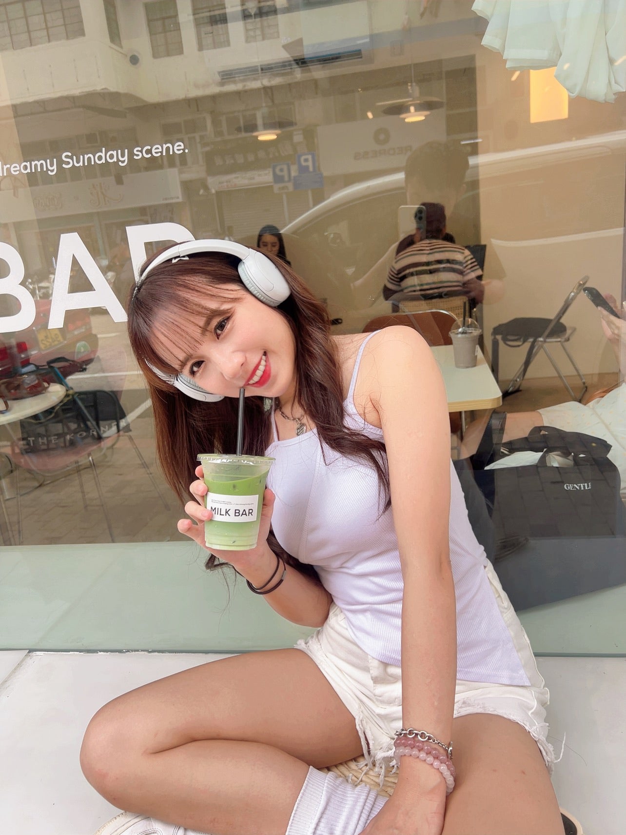 J297 GIRL CUTTING SHORT PANTS