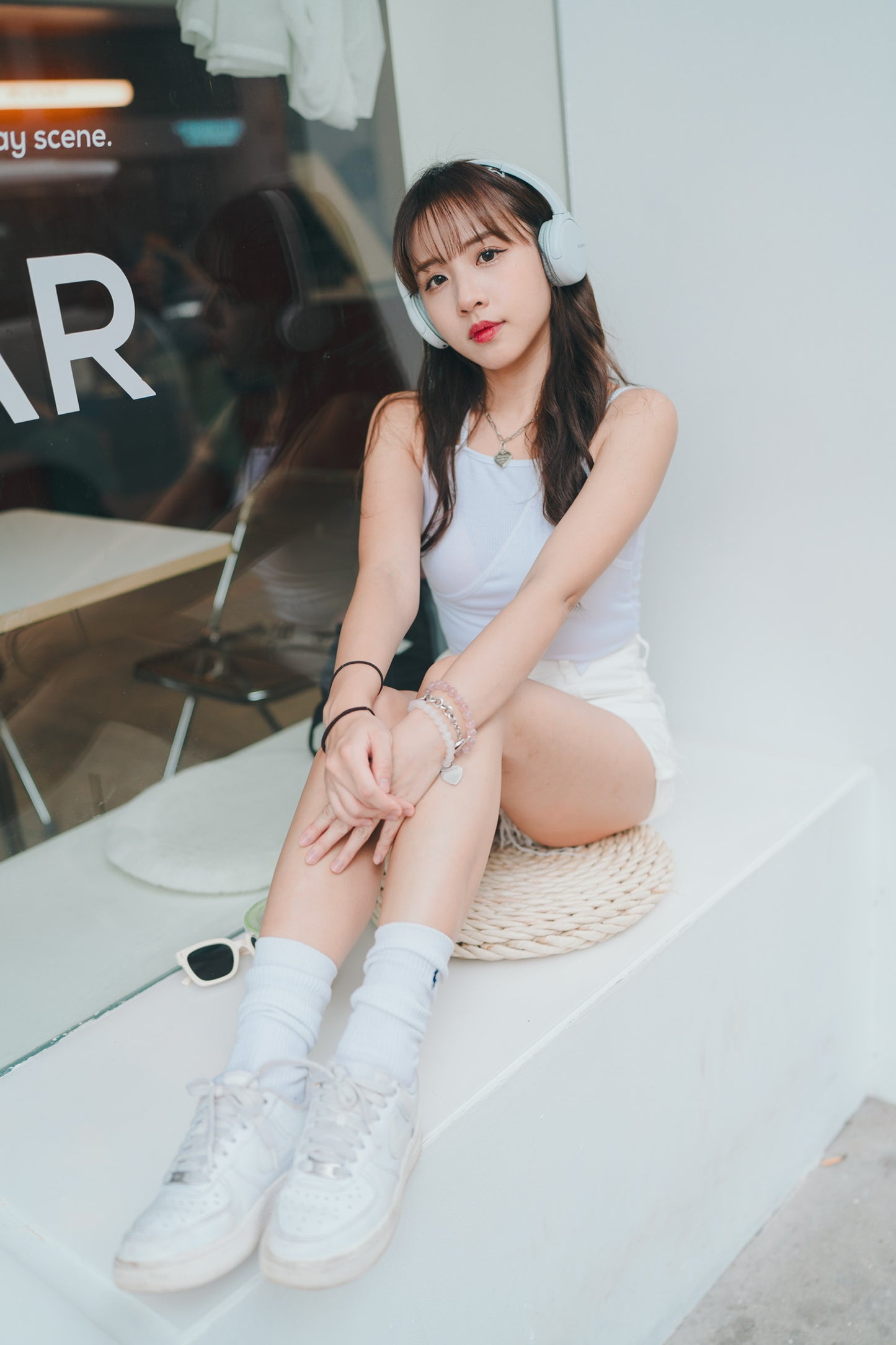 J297 GIRL CUTTING SHORT PANTS