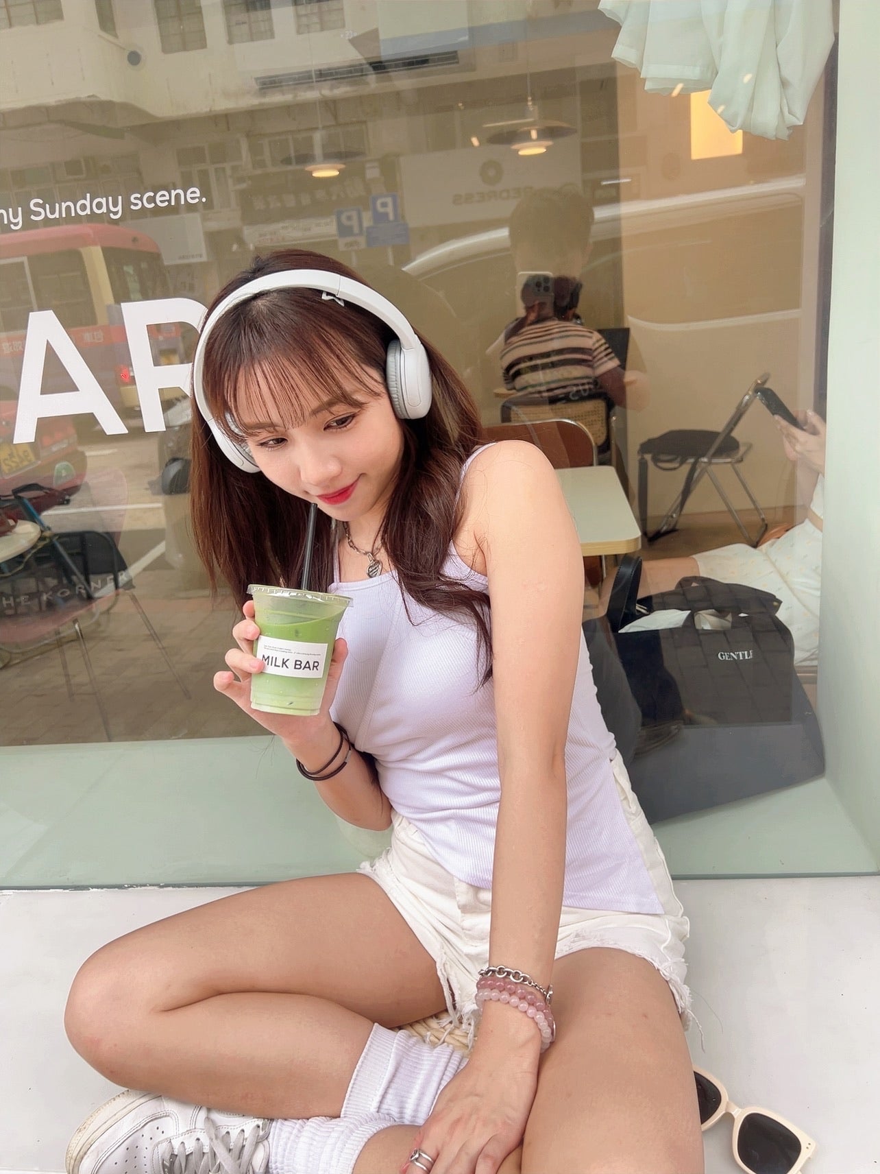 J297 GIRL CUTTING SHORT PANTS