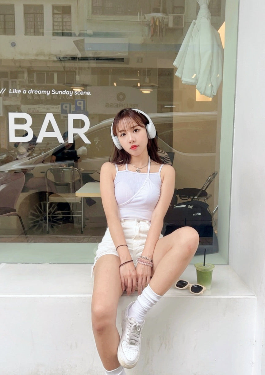 J297 GIRL CUTTING SHORT PANTS