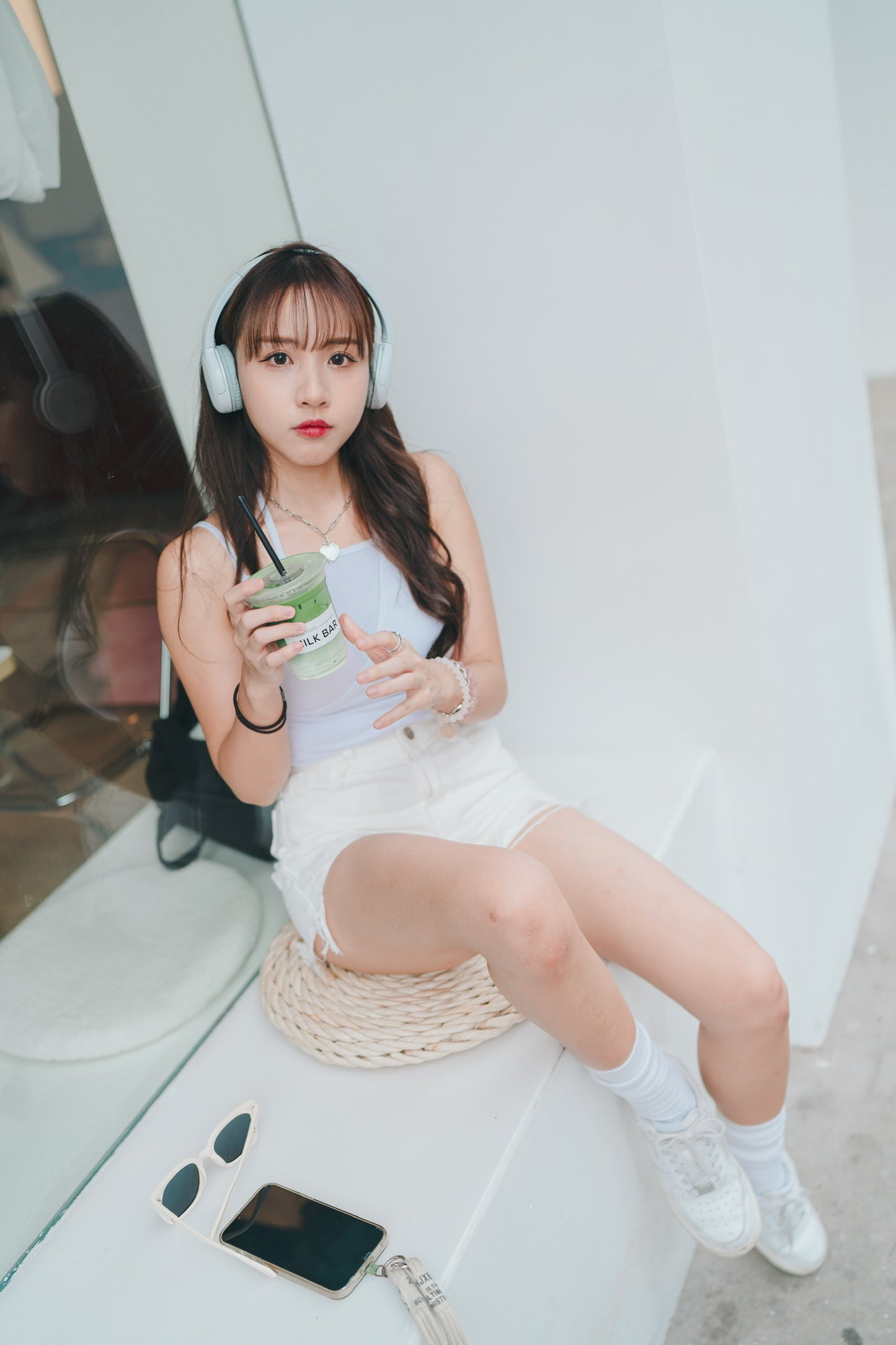 J297 GIRL CUTTING SHORT PANTS