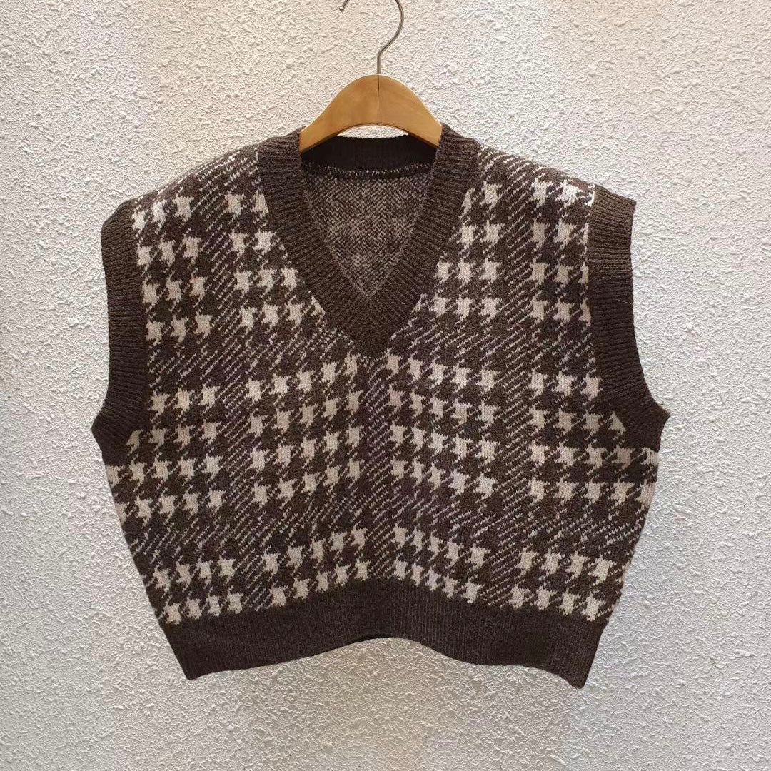 T670 B/W KNIT VEST