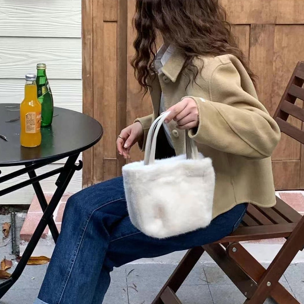 BG035 MOMO HANDBAG