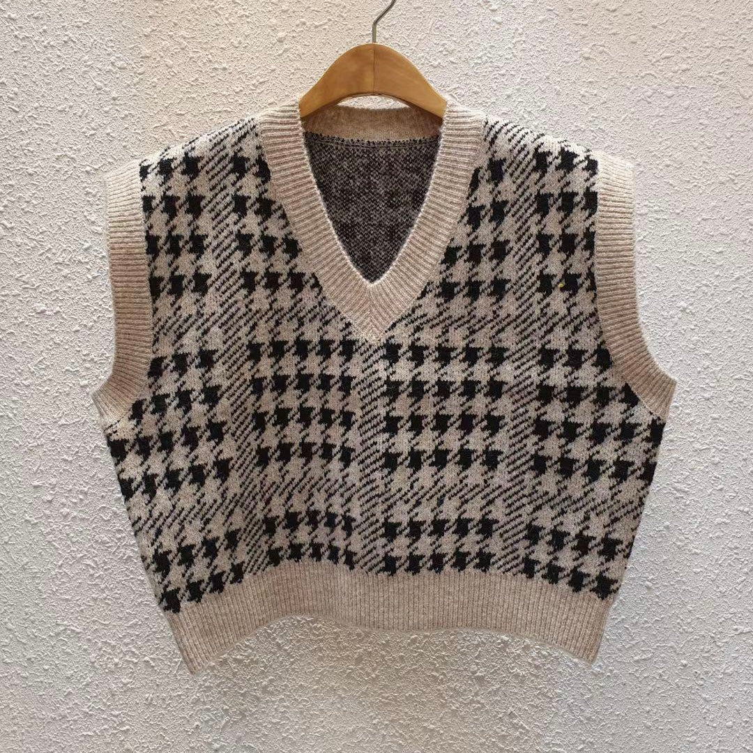 T670 B/W KNIT VEST