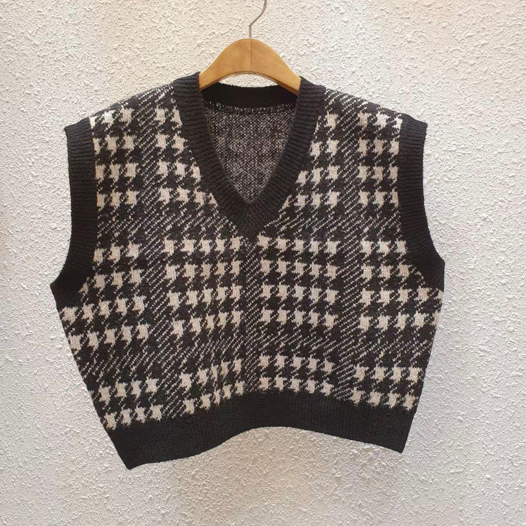 T670 B/W KNIT VEST