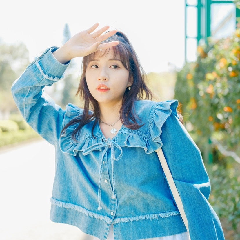 T718 RUFFLE DENIM BLOUSE