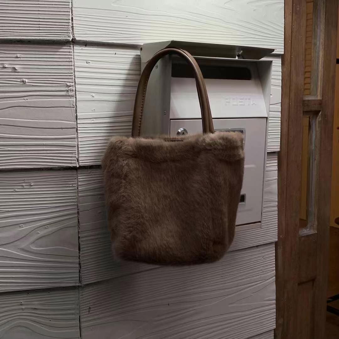 BG035 MOMO HANDBAG