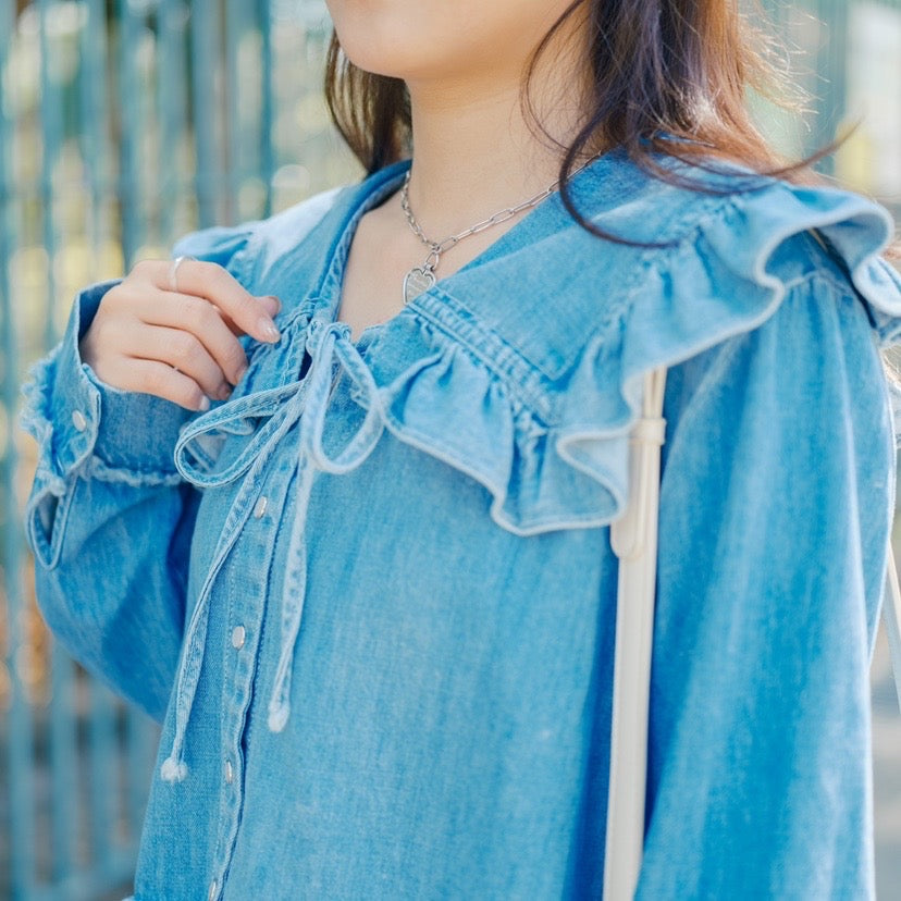 T718 RUFFLE DENIM BLOUSE