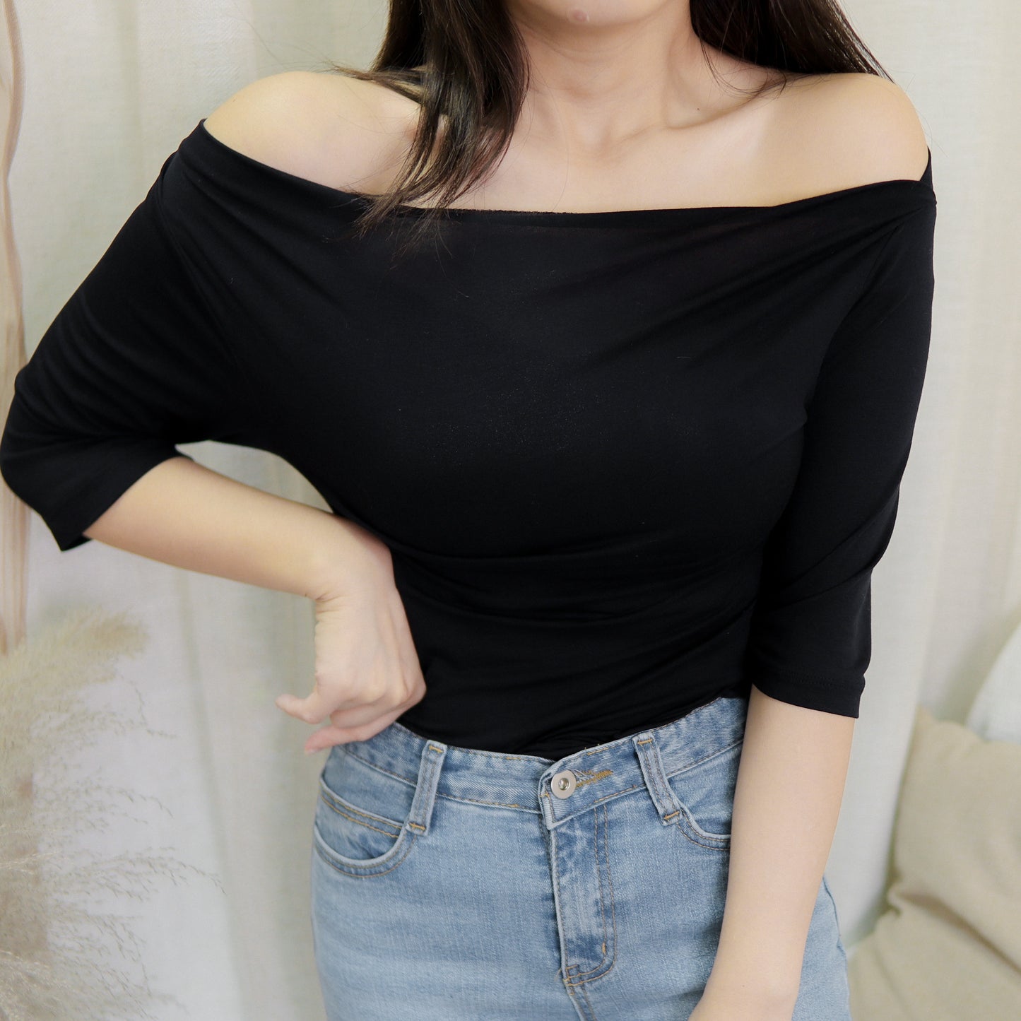 T489 DAYTIME OFFSHOULDER TOP