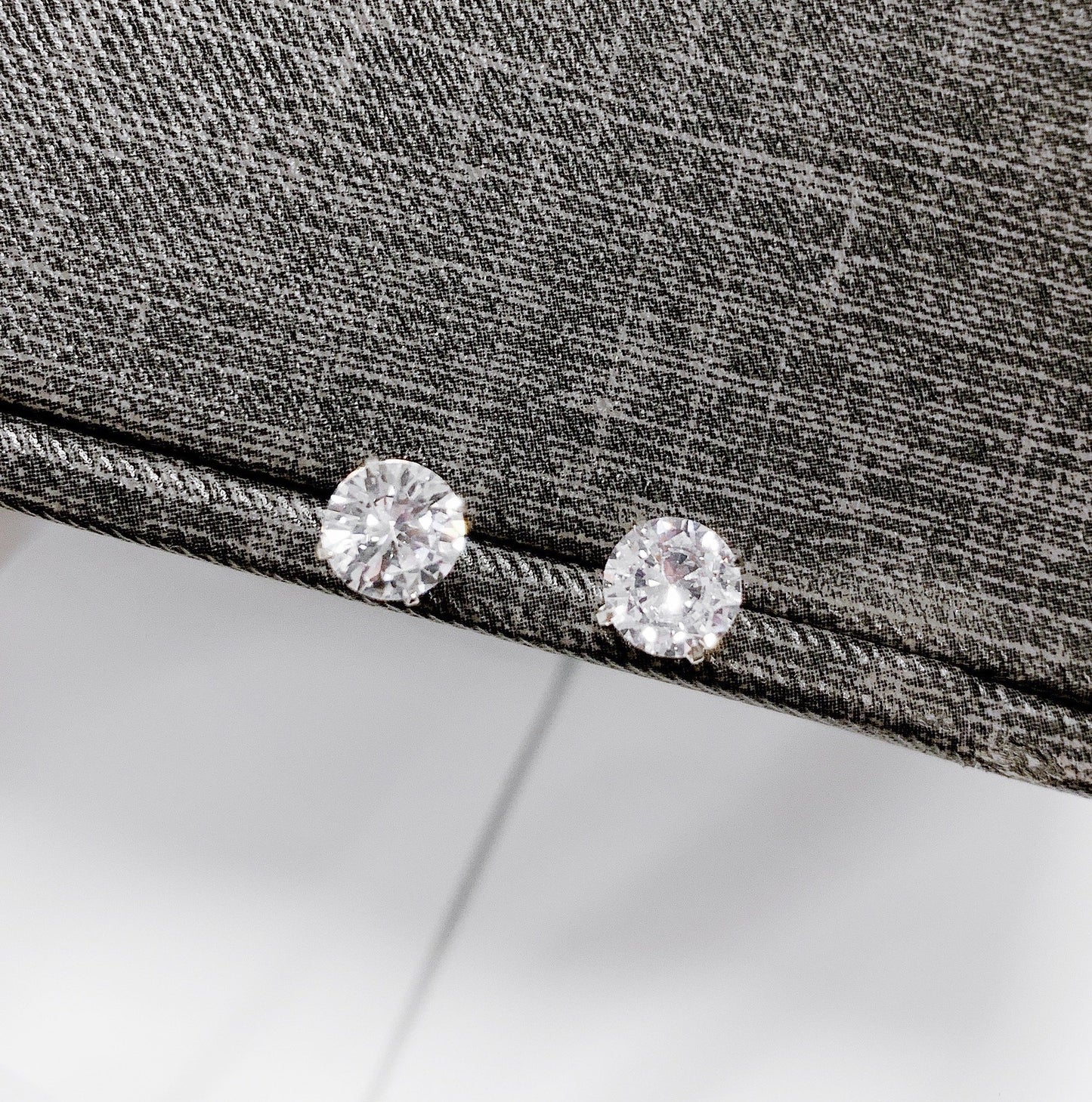 #A022 ONE BLING SILVER EARRINGS - Letta A