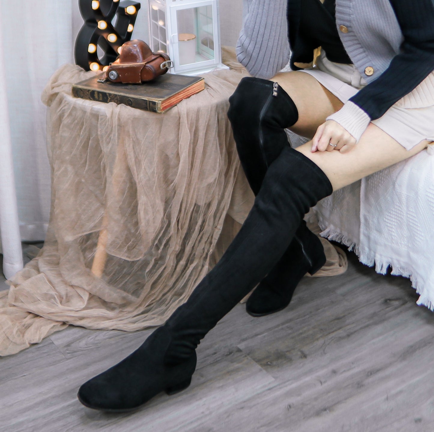 SE015 DATE ME BOOTS