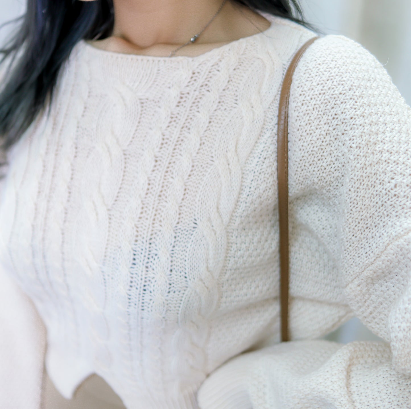 T406 LOVE-V CROP SWEATER