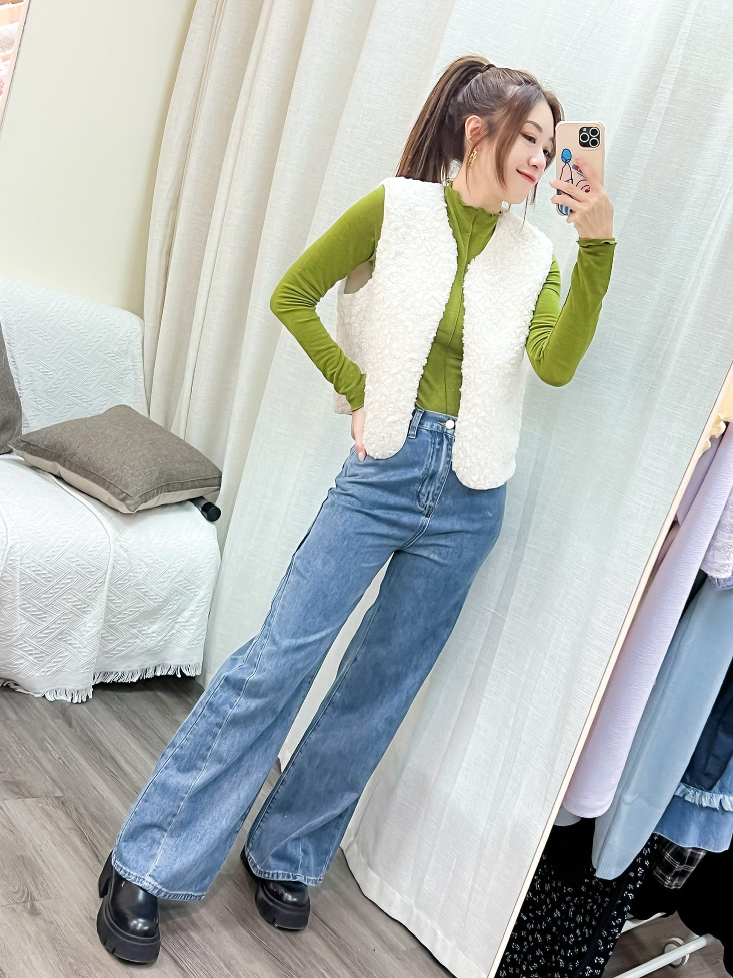 C066 BABY VEST OUTER