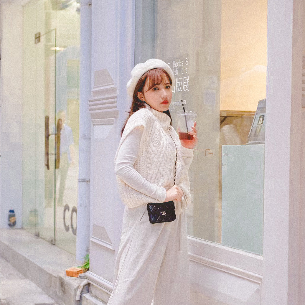 T668 CREAMY KNIT VEST