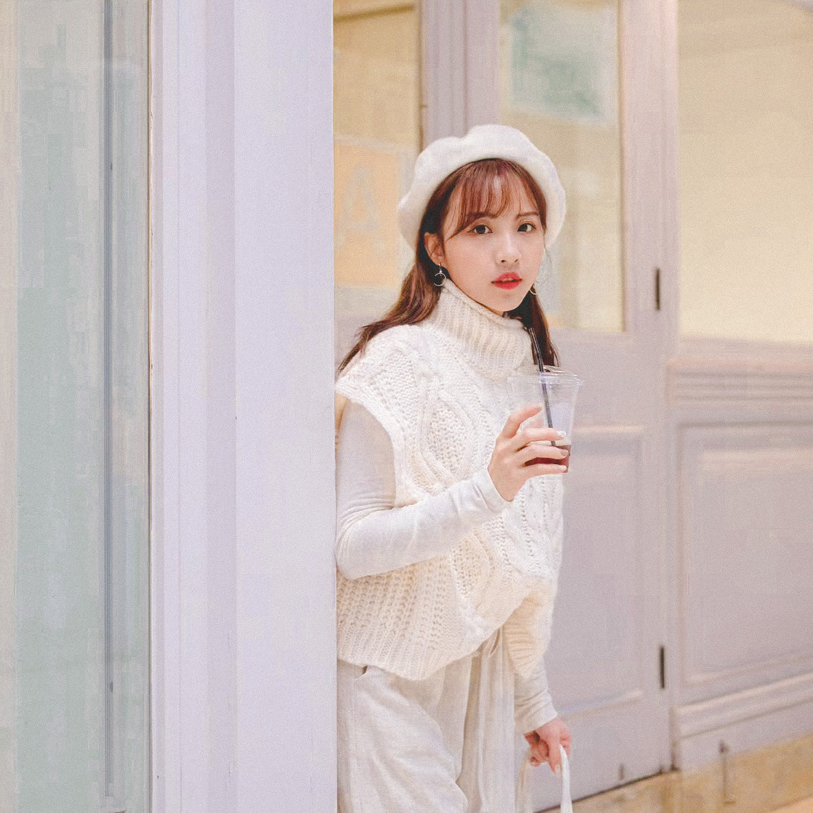 T668 CREAMY KNIT VEST