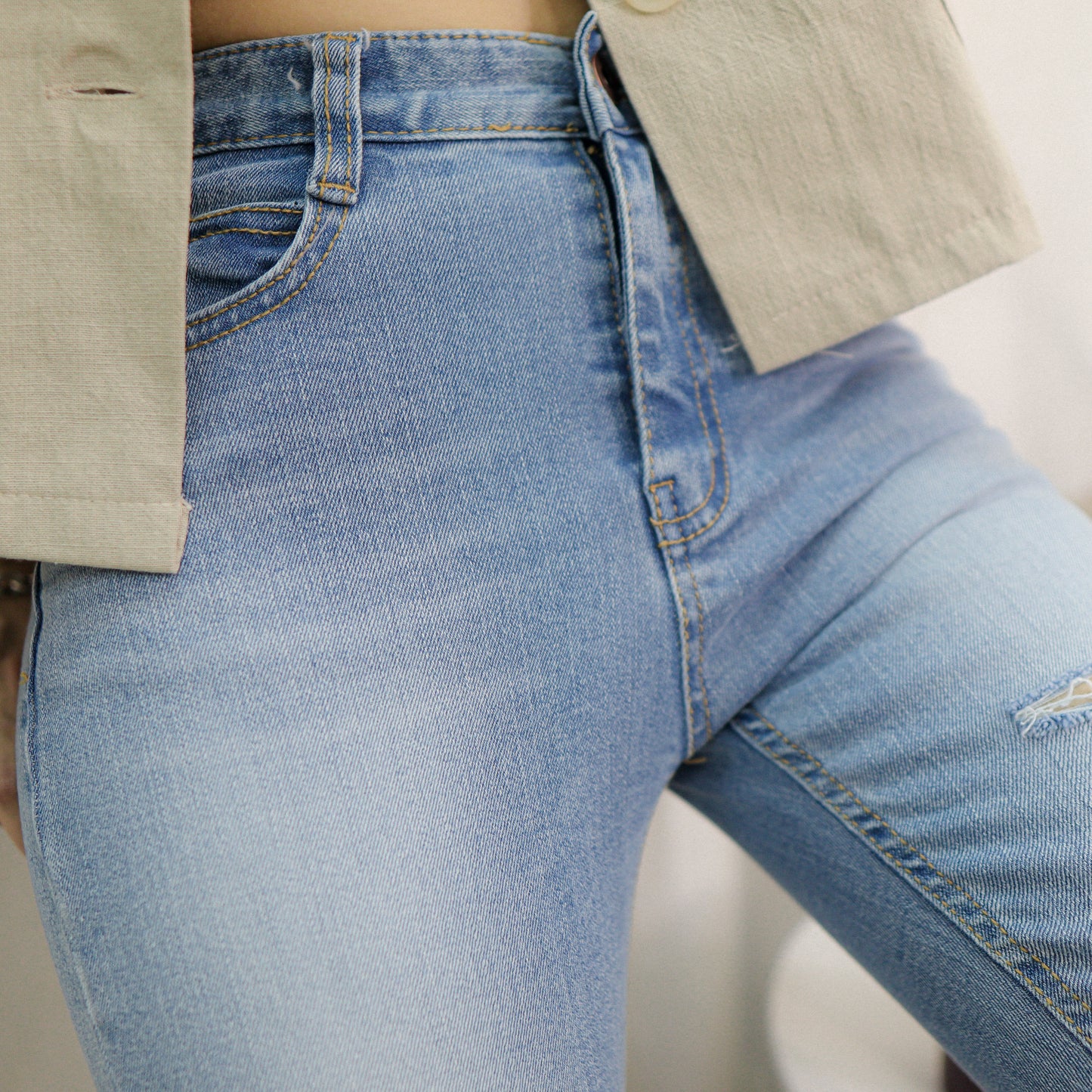 #J001 I GOT YOU ANKLECUT JEANS