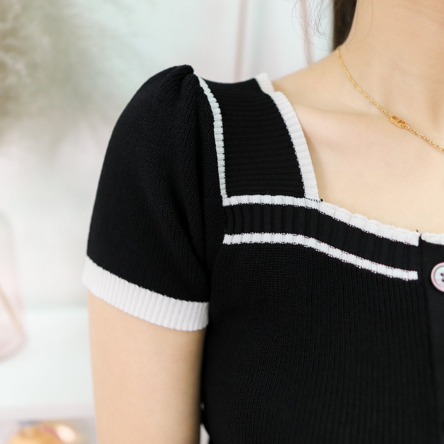 T522 FRIDAY KNIT TOP