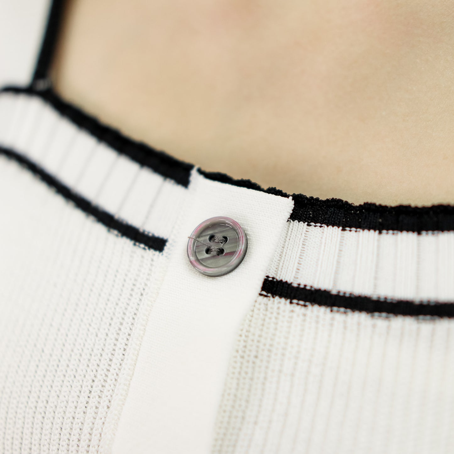 T522 FRIDAY KNIT TOP