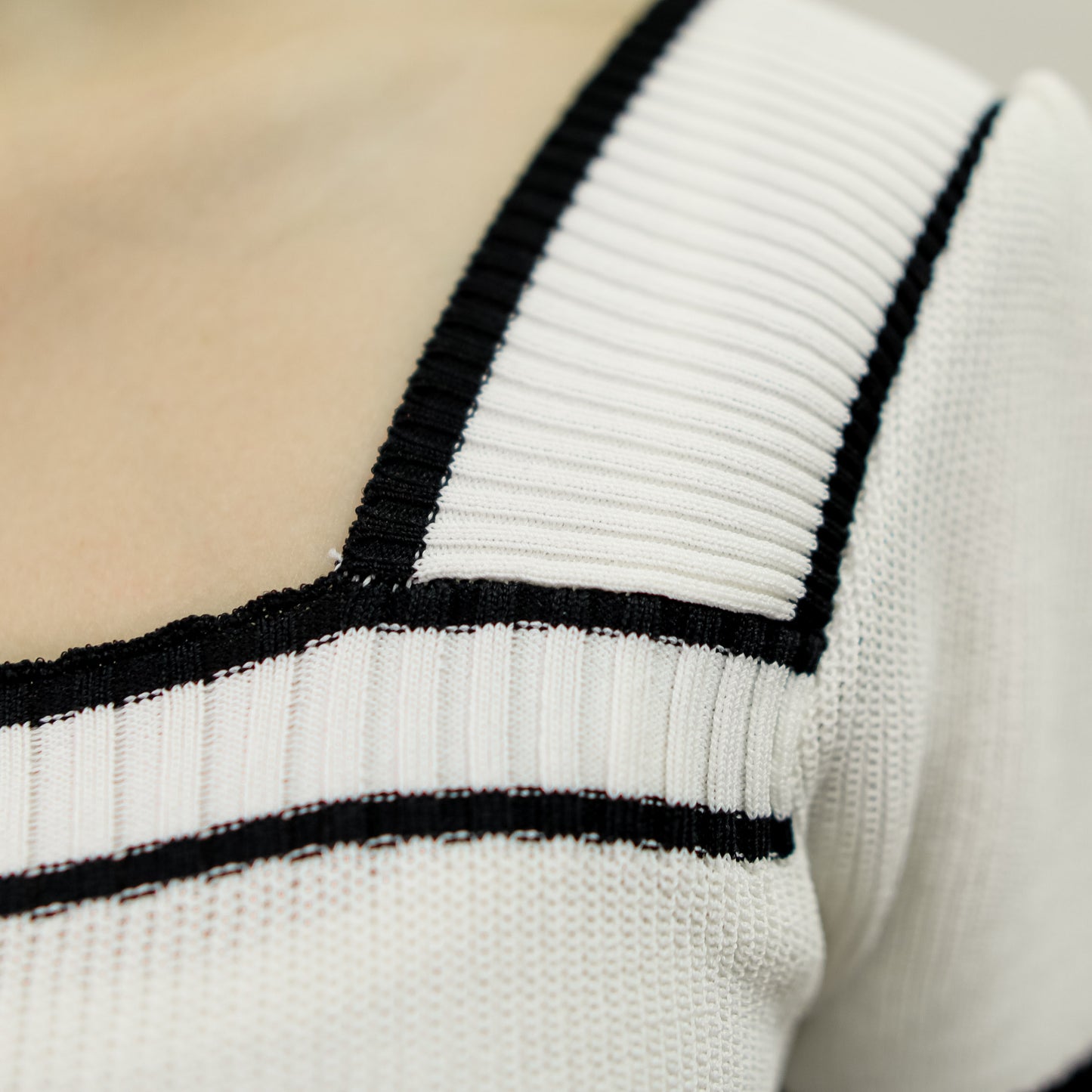 T522 FRIDAY KNIT TOP