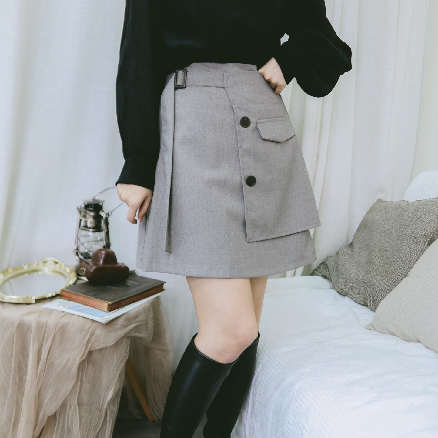 B135 WONDERLAND MINI SKIRT