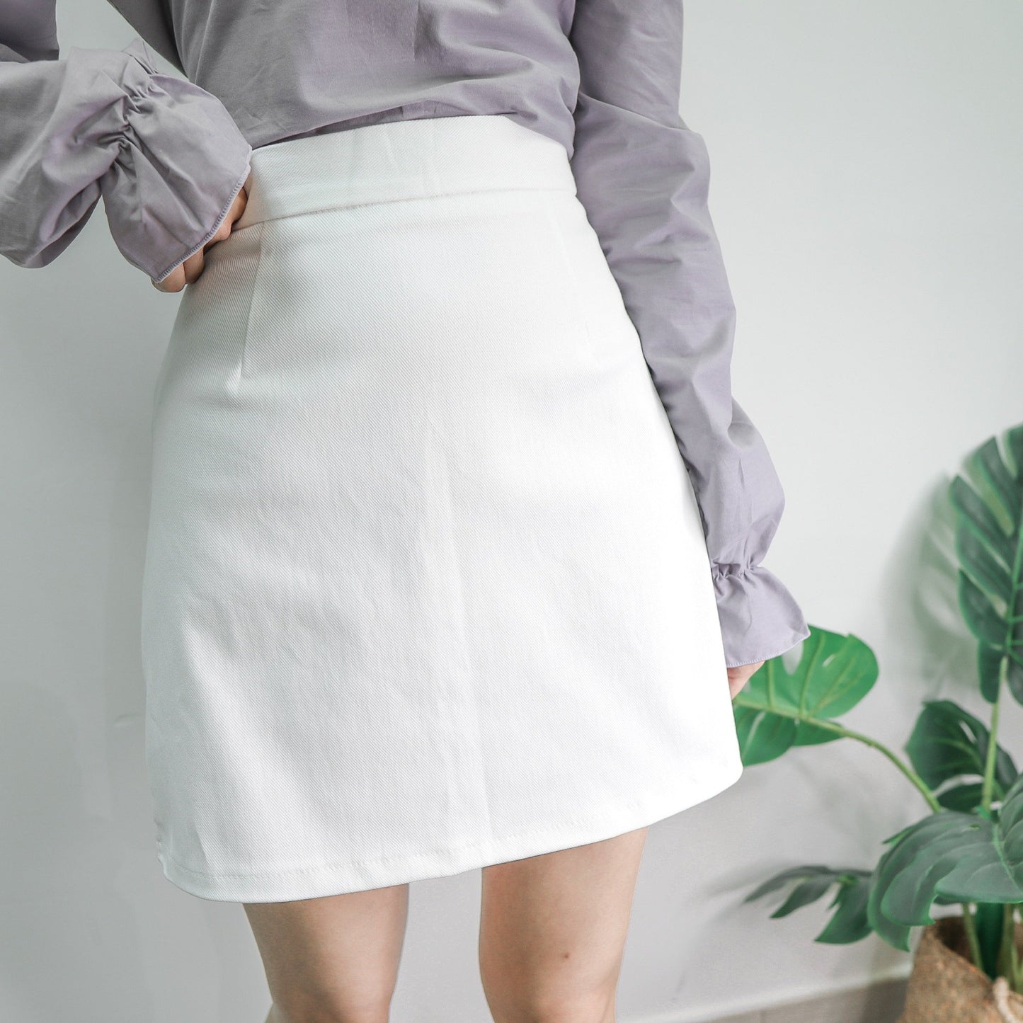 #B087 EGG ON SKIRT - Letta A