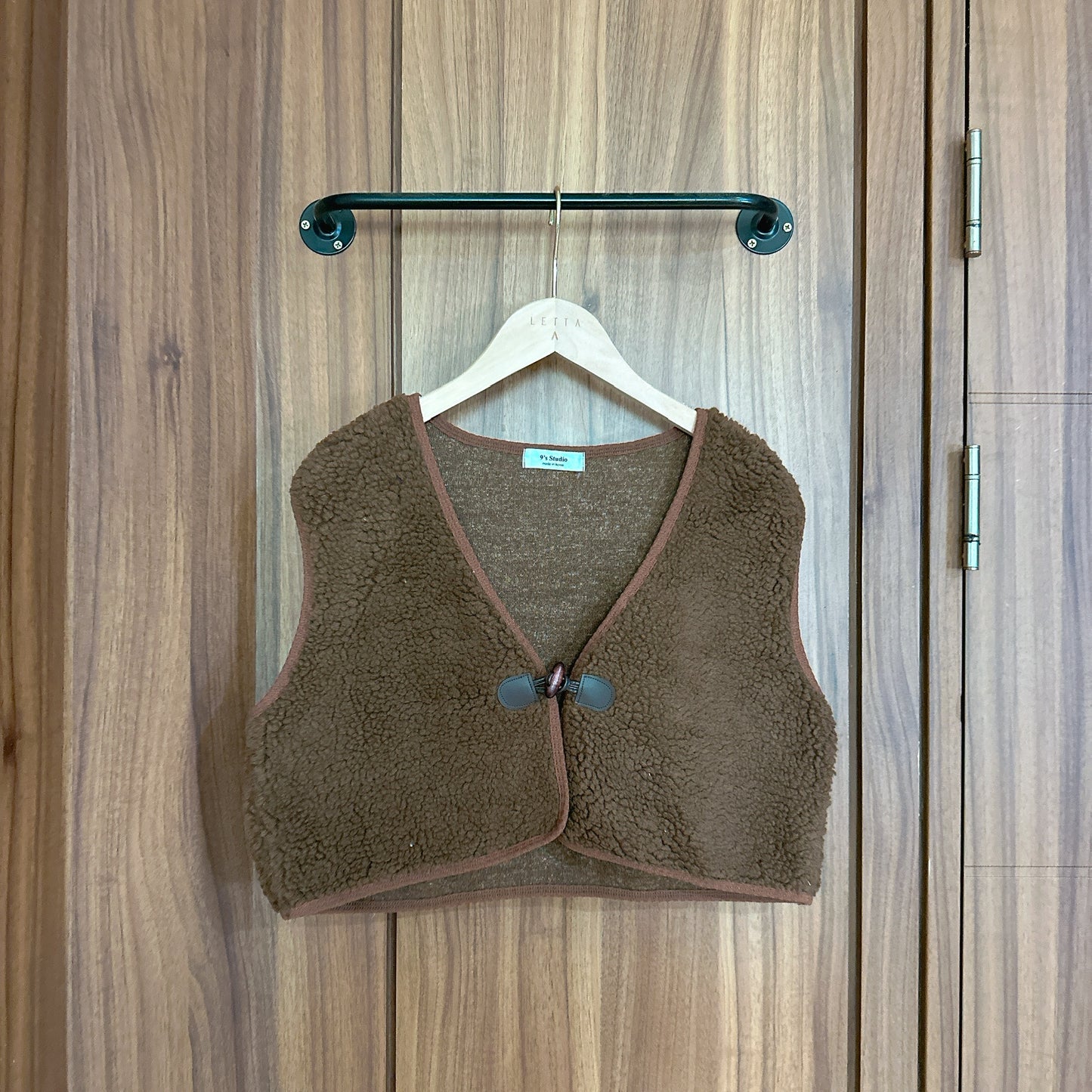 T888 LOVABLE VEST TOP
