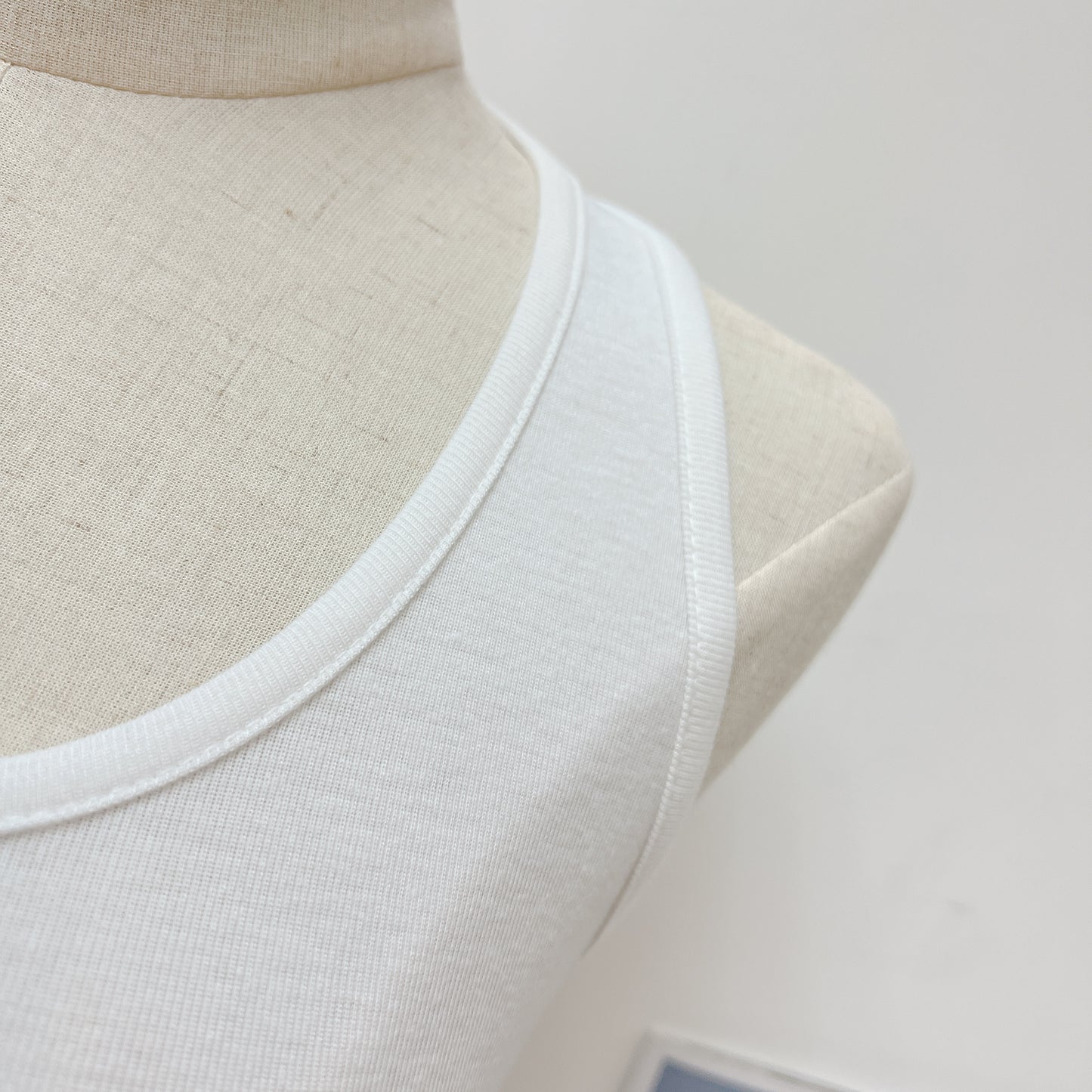 T734 POPPING HALTER TOP