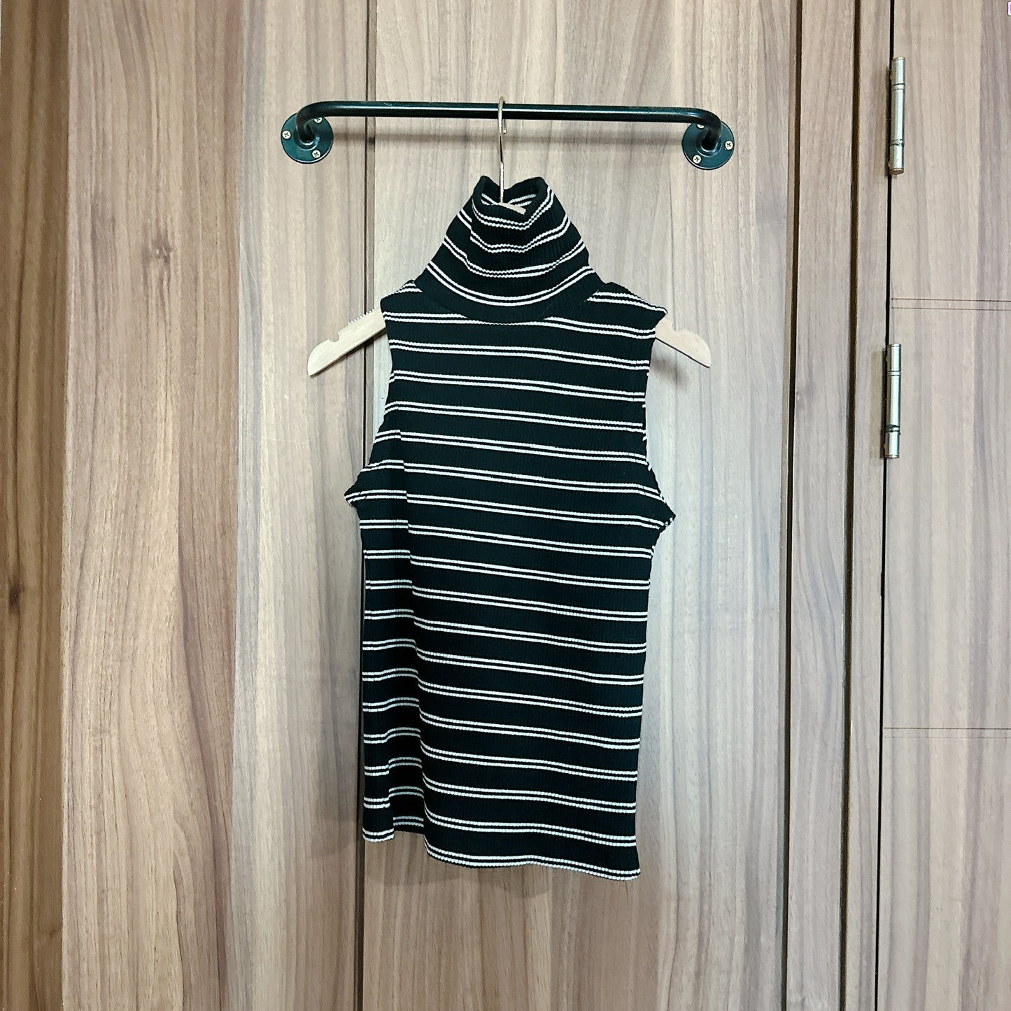 T896 MANNER TURTLENECK TOP