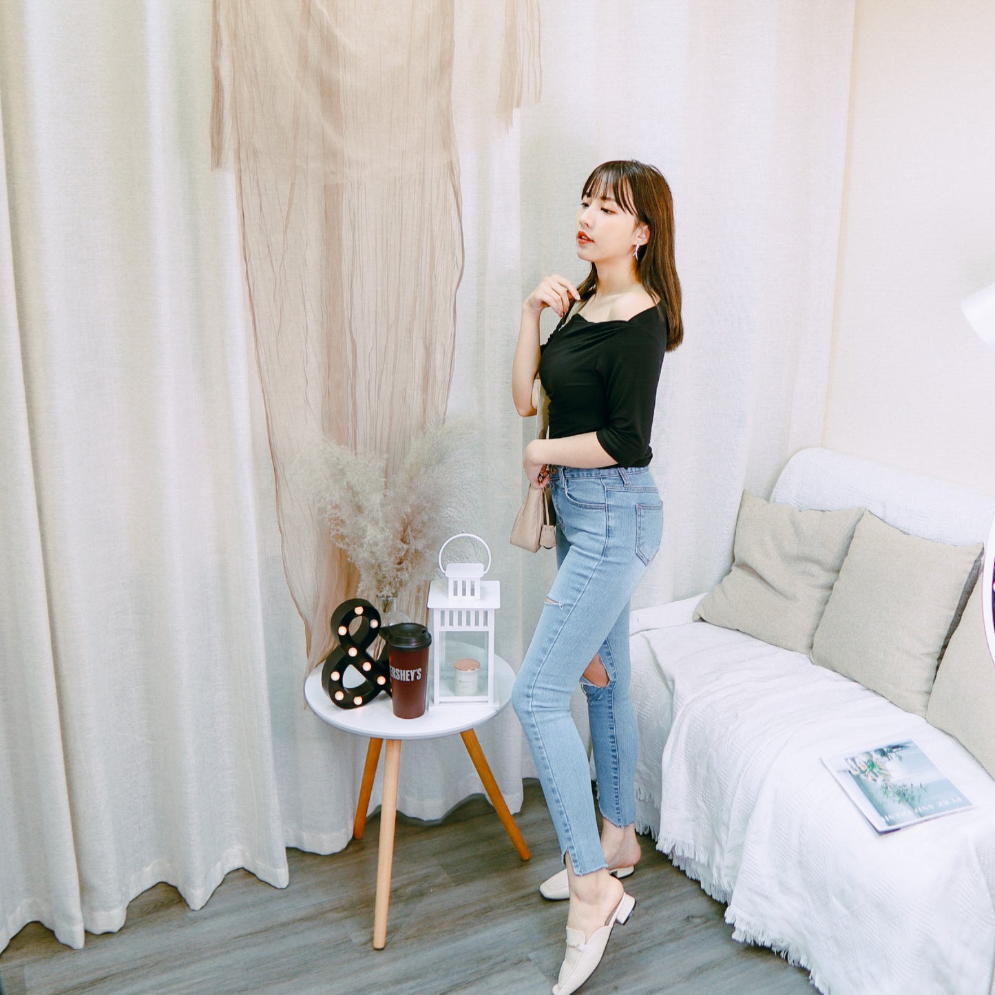 T489 DAYTIME OFFSHOULDER TOP