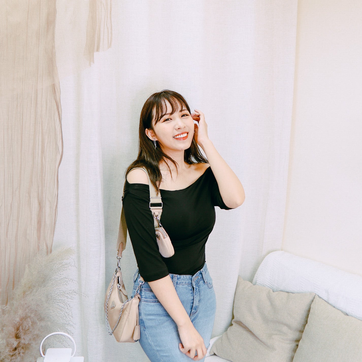 T489 DAYTIME OFFSHOULDER TOP