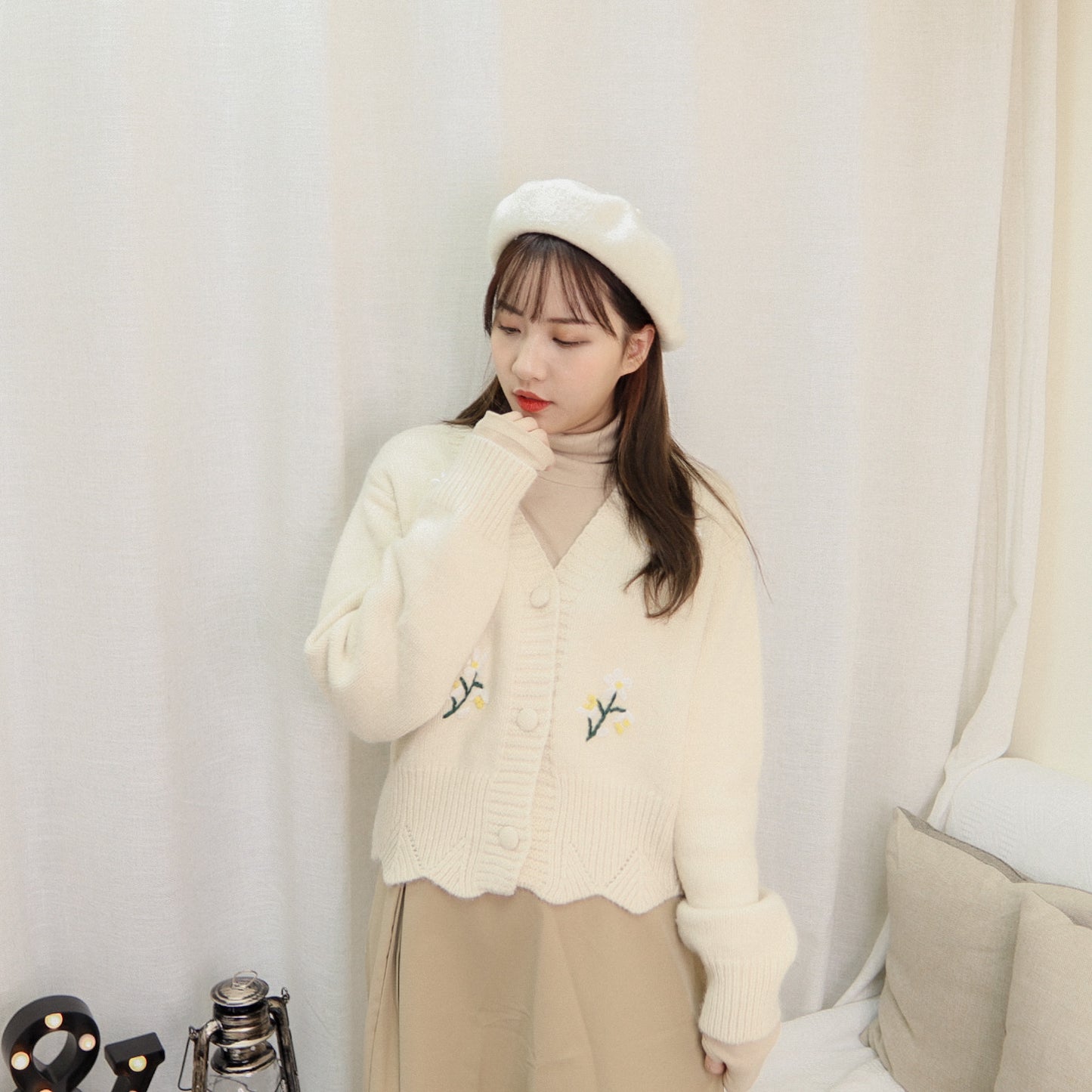 T429 FLORAL GIRL KNIT TOP