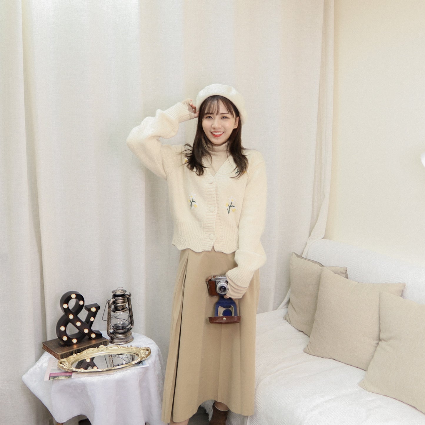 T429 FLORAL GIRL KNIT TOP