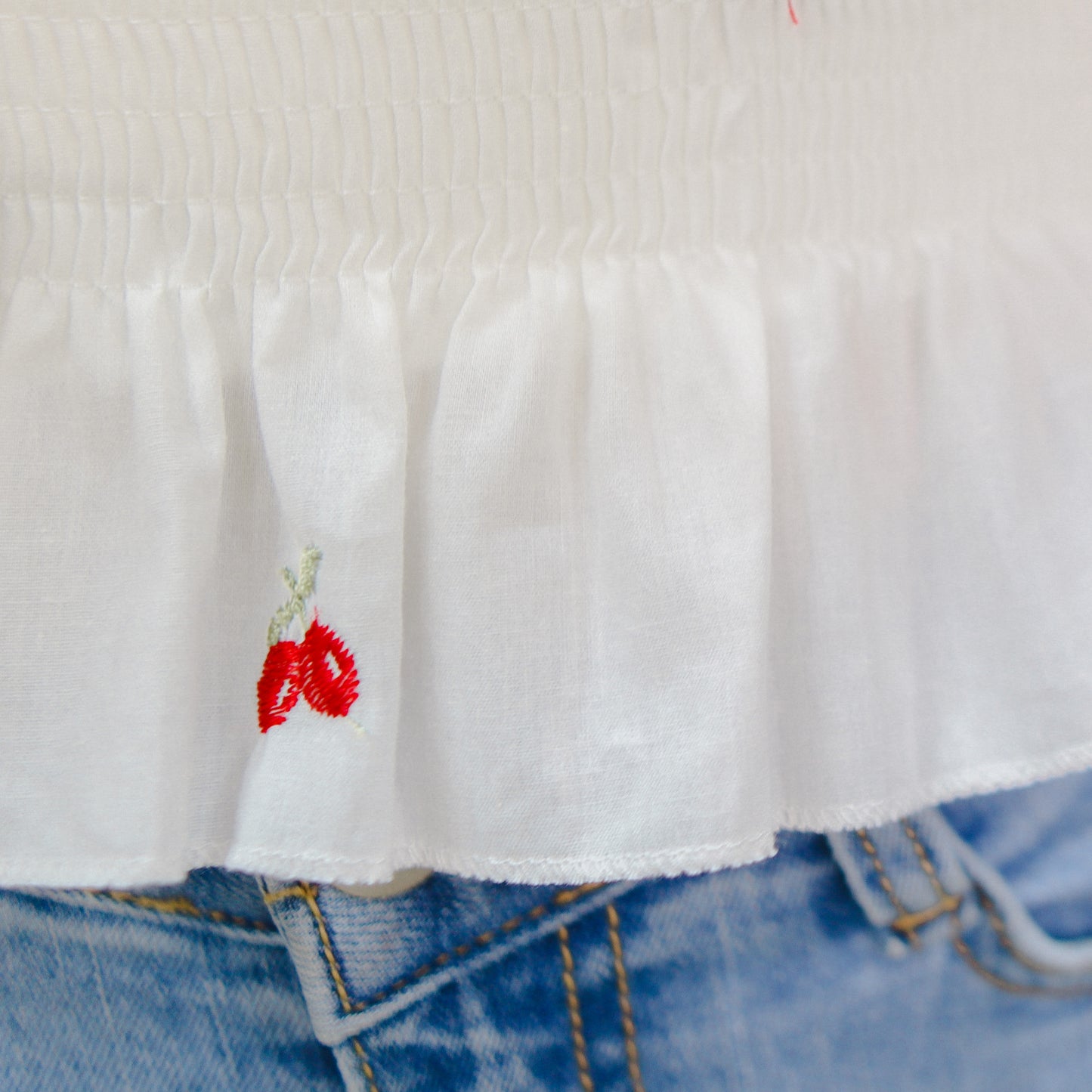 T538 DAISY CHERRY TOP