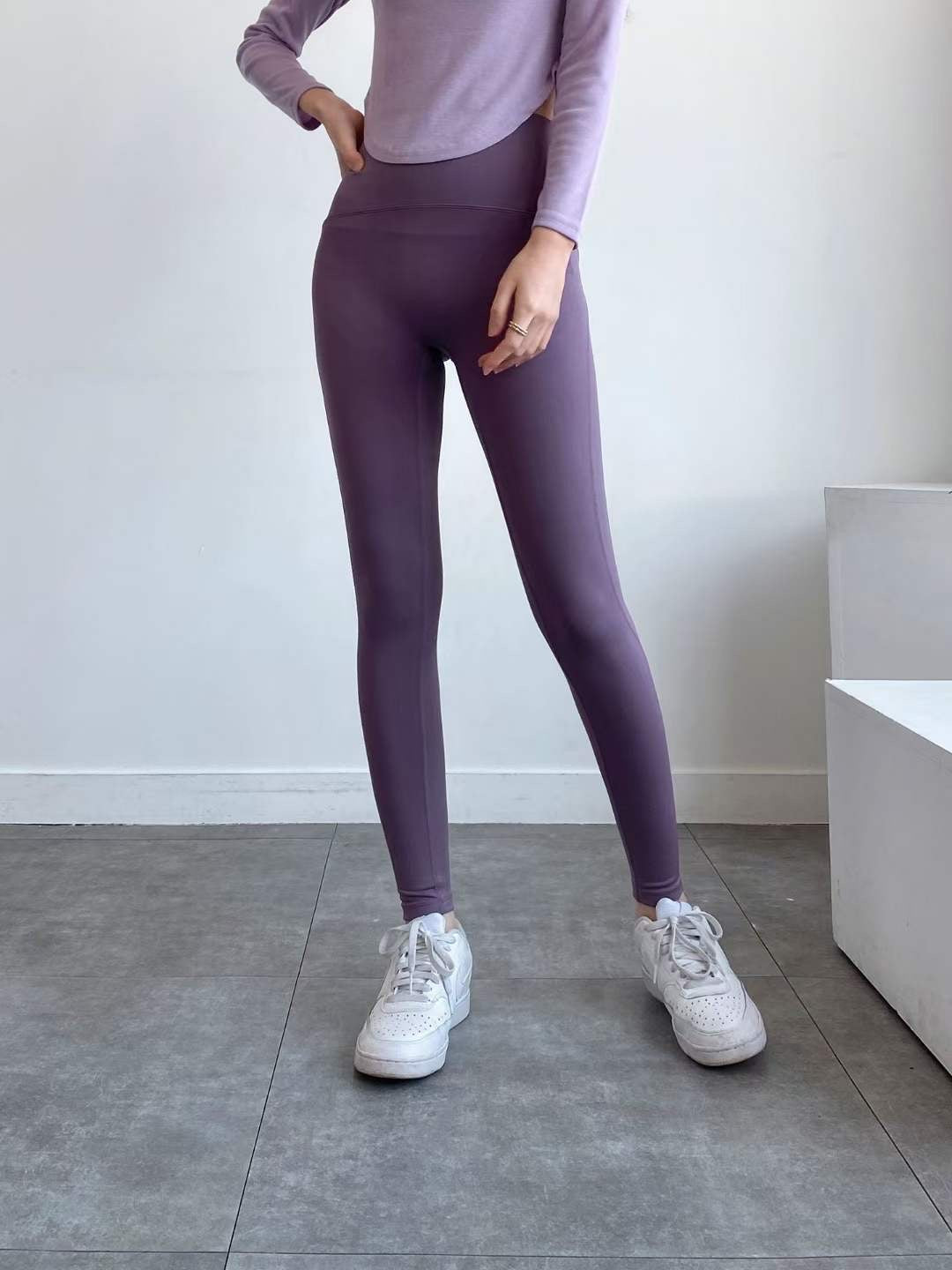 Y004 DOING YOGA PANTS