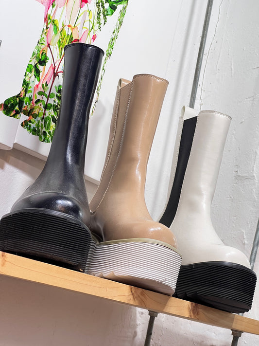 SE030 另一雙靴子