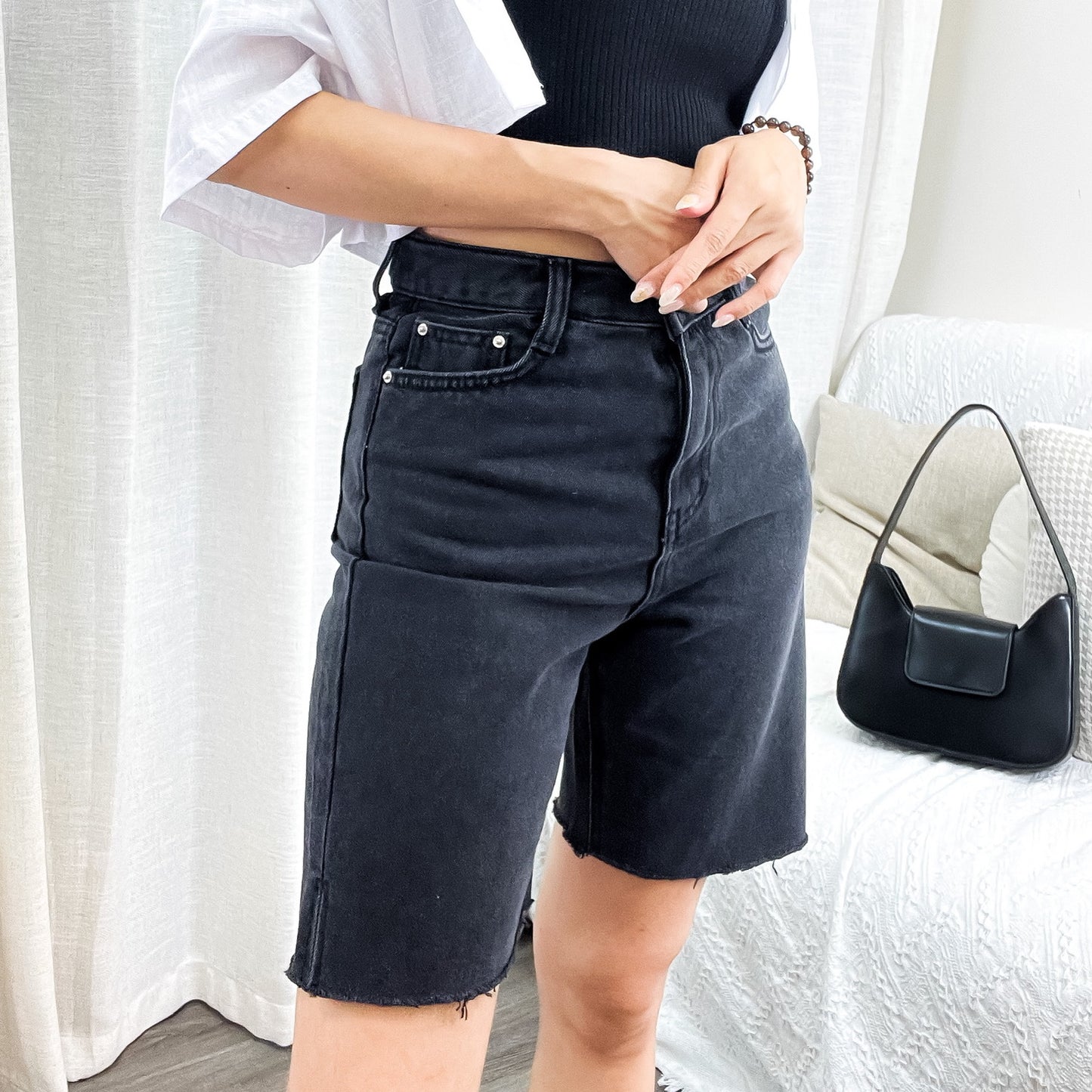 J246 BLACK DENIM SHORT