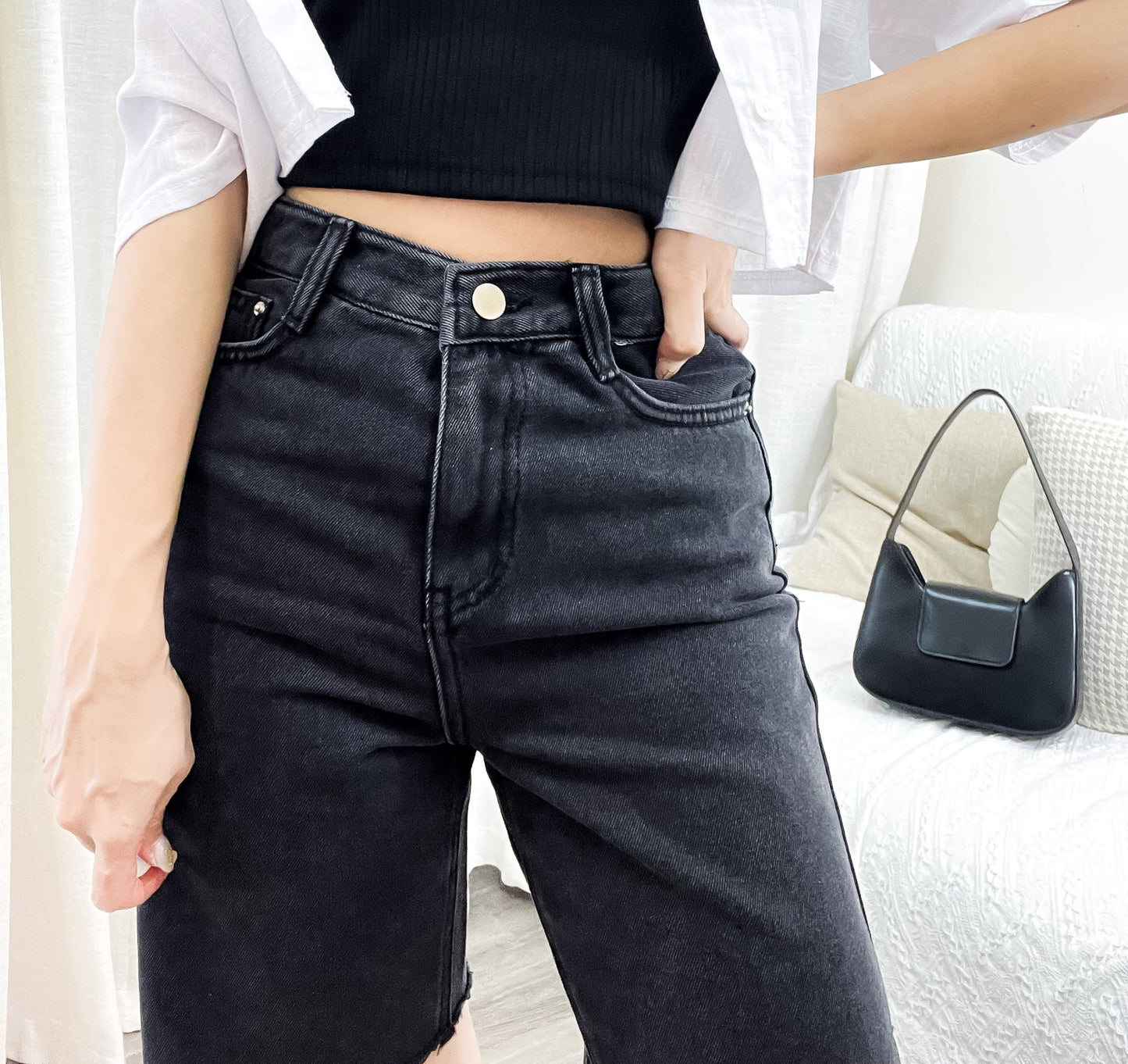 J246 BLACK DENIM SHORT