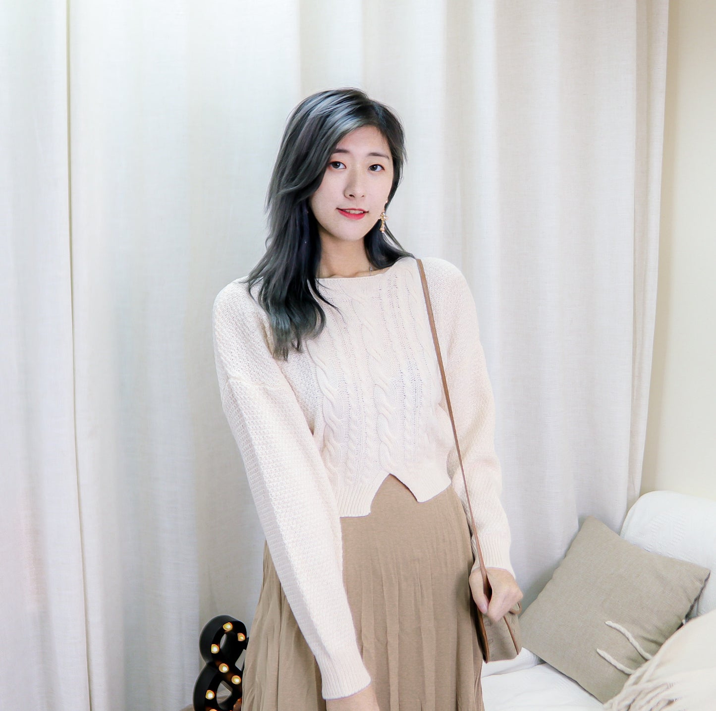 T406 LOVE-V CROP SWEATER