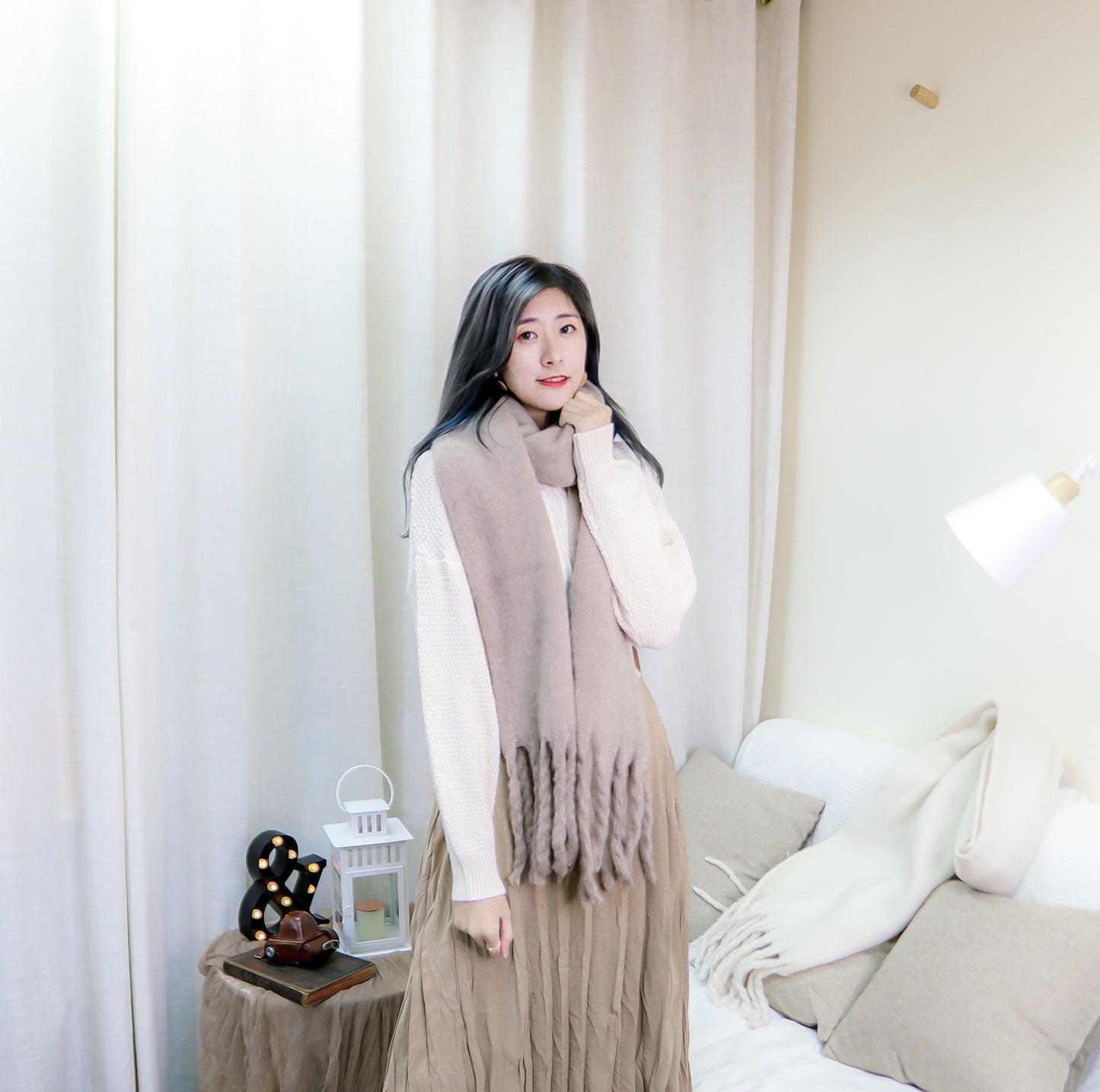T406 LOVE-V CROP SWEATER