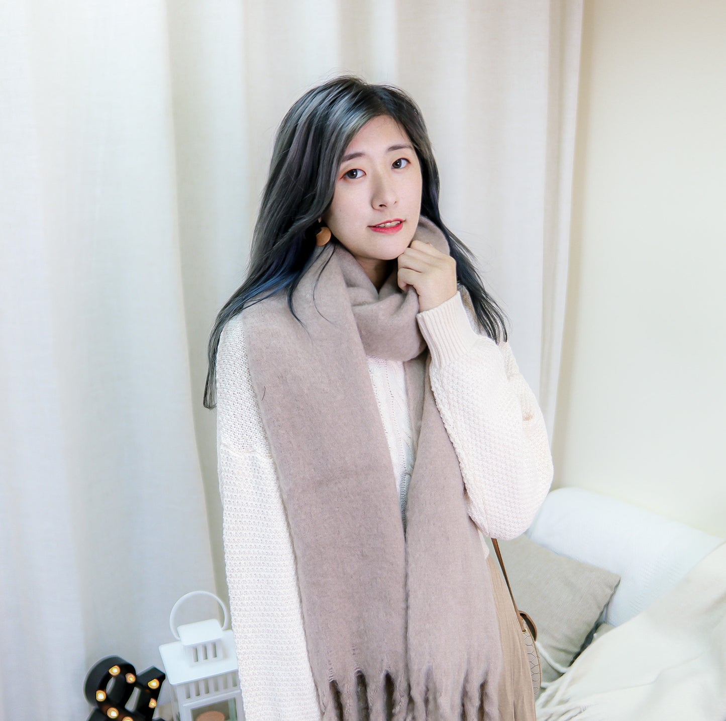 T406 LOVE-V CROP SWEATER