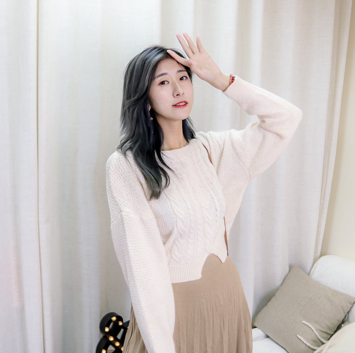 T406 LOVE-V CROP SWEATER