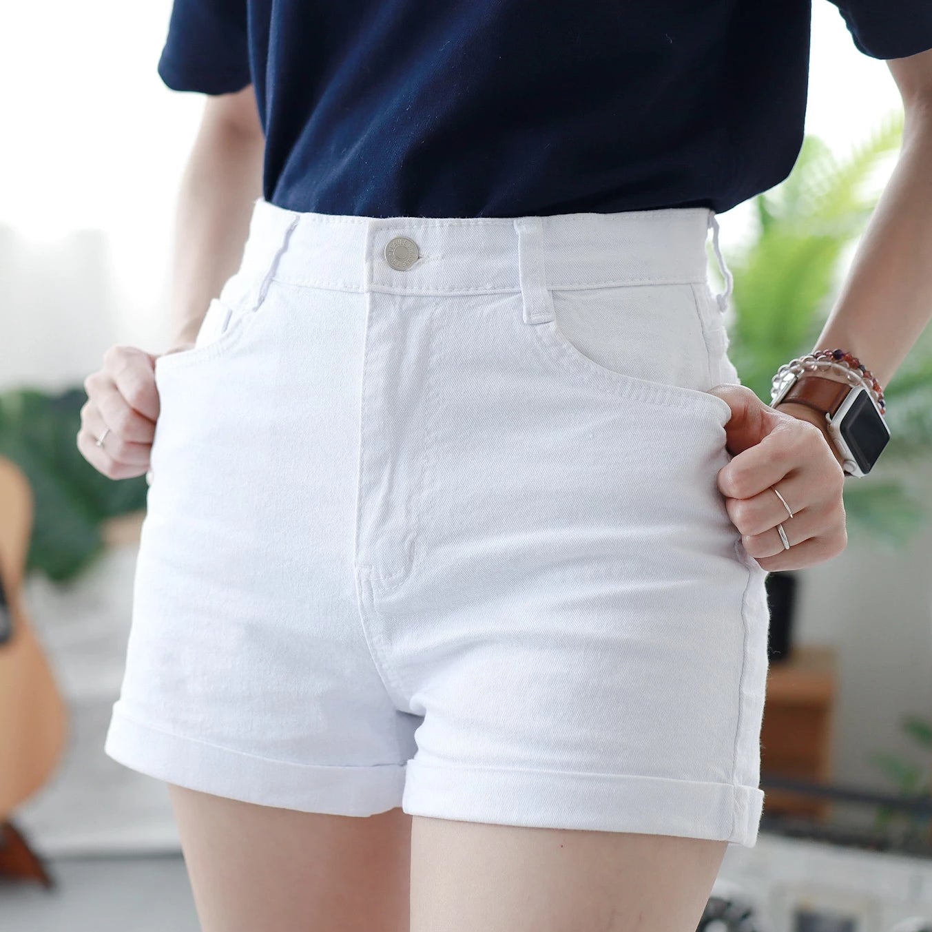 #J032 SNOWY DENIM SHORTS