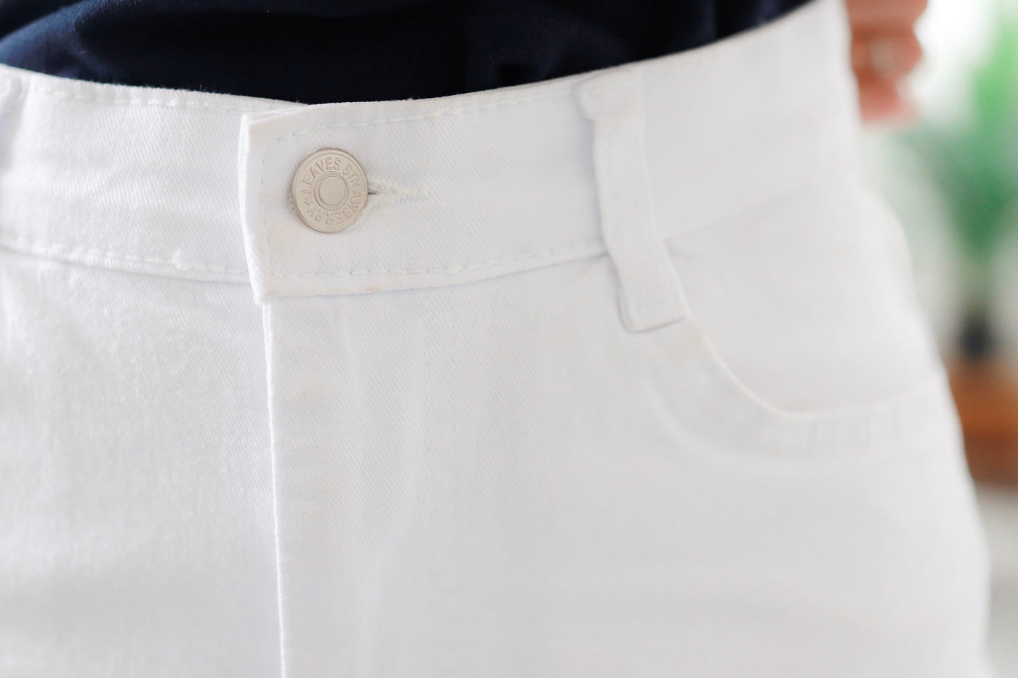 #J032 SNOWY DENIM SHORTS