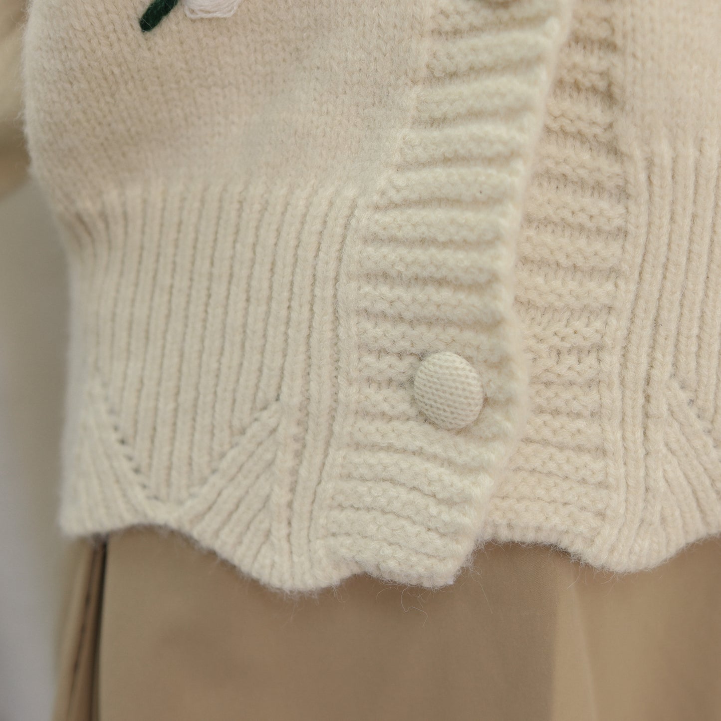 T429 FLORAL GIRL KNIT TOP
