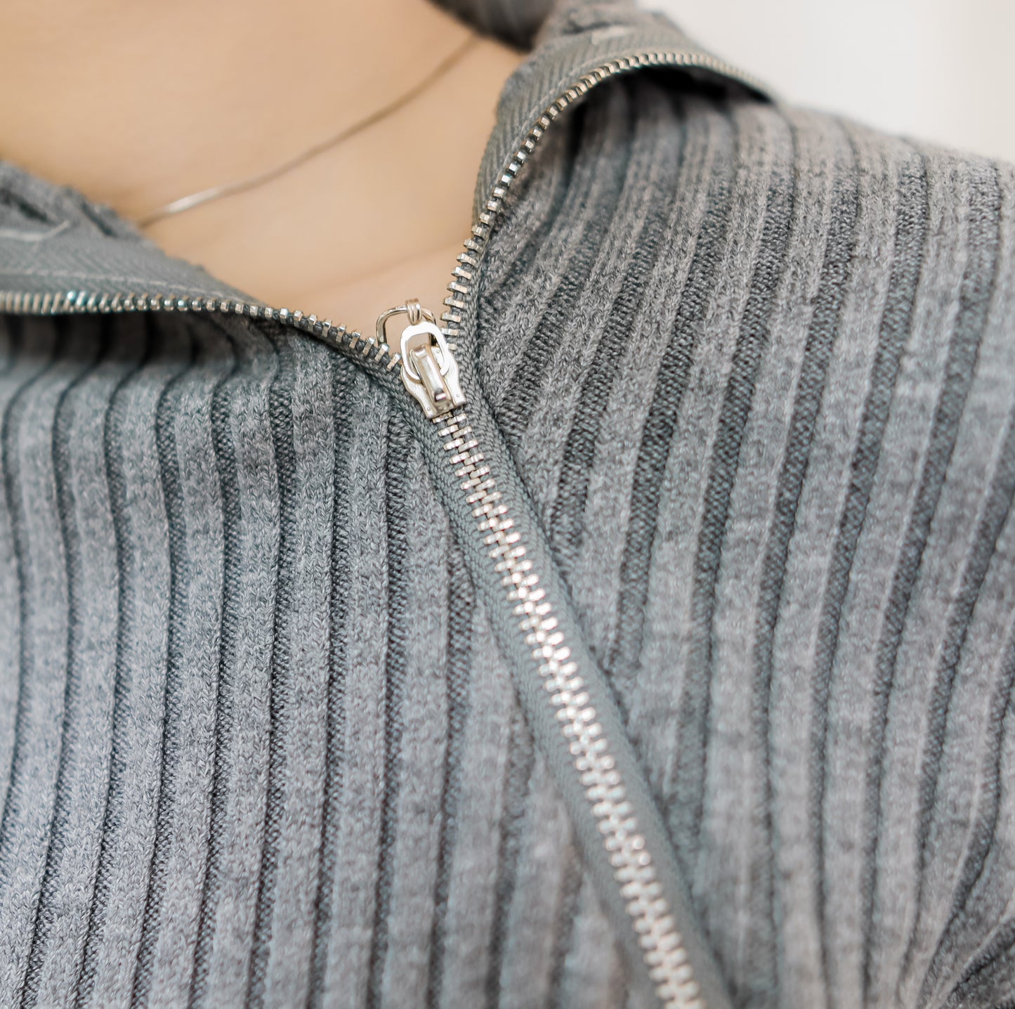T428 ZIPPER TOP