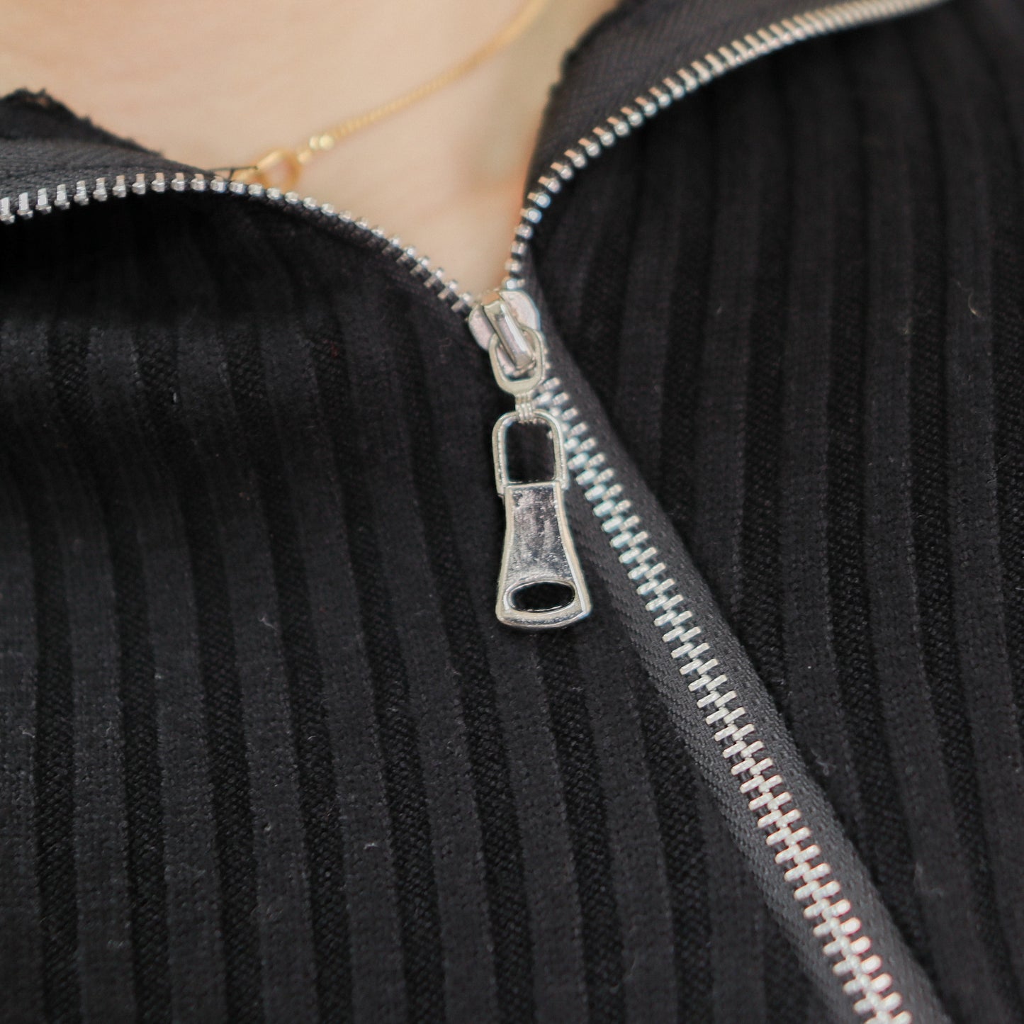 T428 ZIPPER TOP