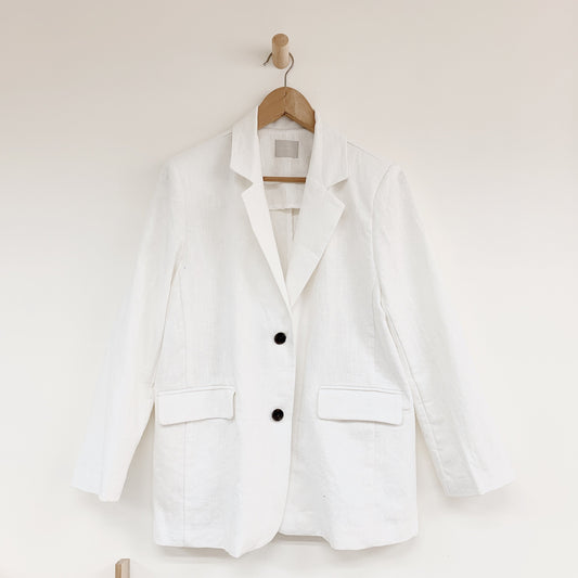 #C031 WHITE THEME OUTER - Letta A